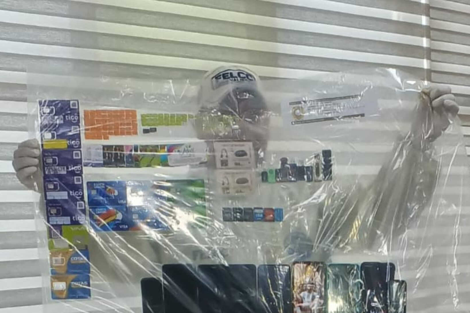 Aíslan a reclusos vinculados a estafas en línea que dejaron a más de 400 víctimas en Santa Cruz