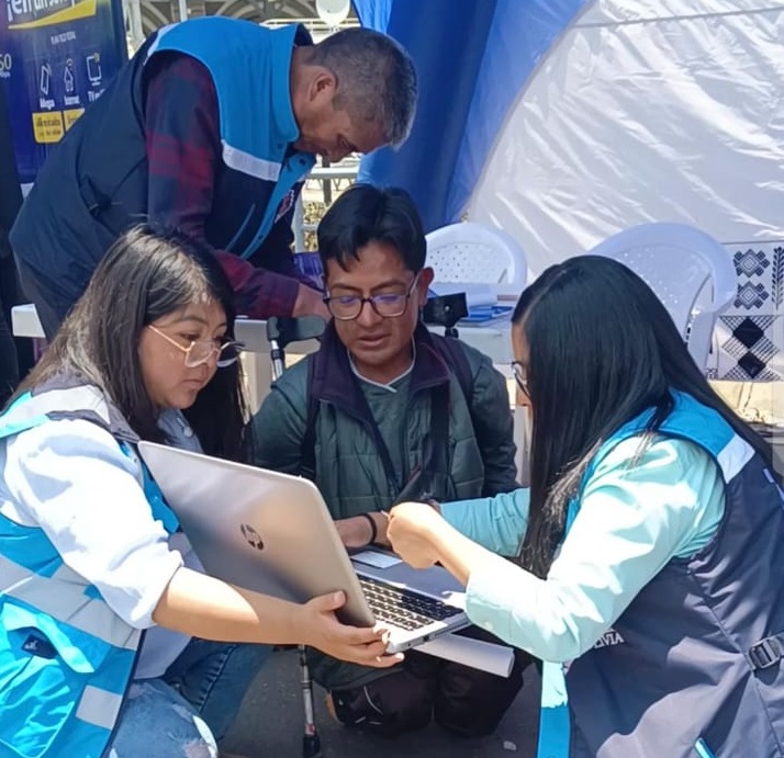 ATT insta a personas con discapacidad a beneficiarse de tarifas solidarias en telecomunicaciones y transporte