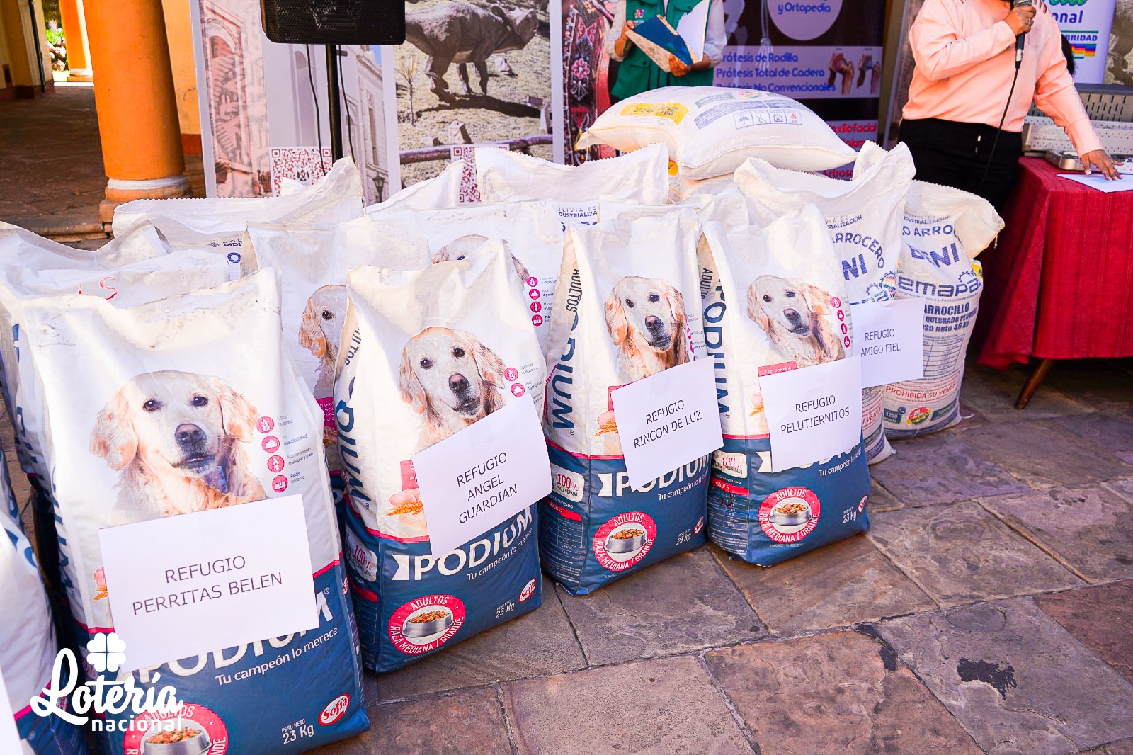 Lotería entrega alimentos a albergues de mascotas en situación de abandono en Sucre