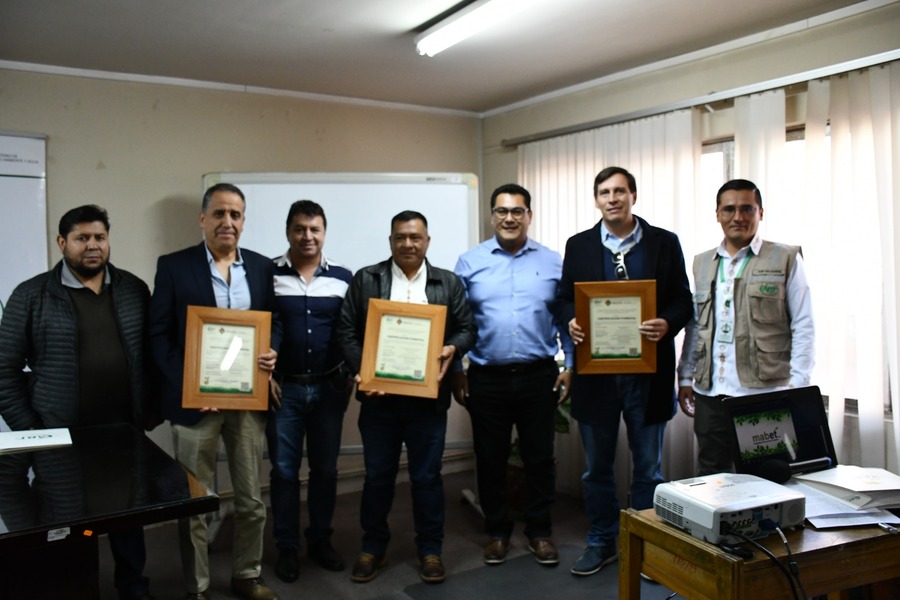 ABT entrega "Certificación Verde" a empresas madereras de La Paz y Cochabamba