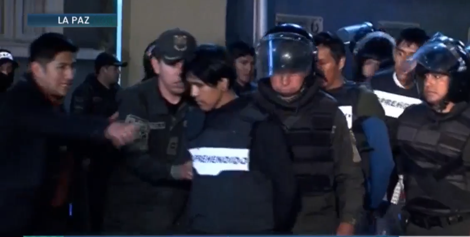 Presentación de los aprehendidos en Parotani. Captura.