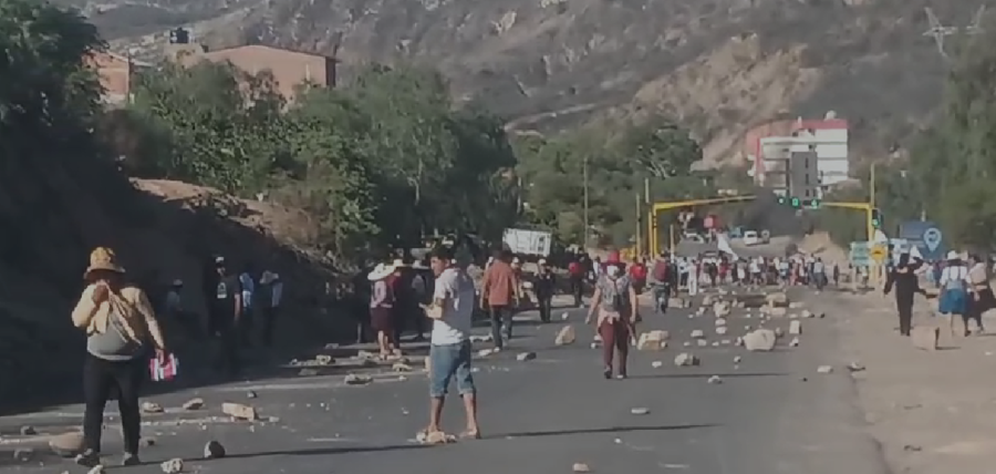 Padres de familia denuncian que obligan a estudiantes a participar de bloqueos