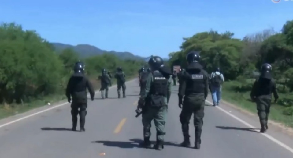 Mairana: Arranca megaoperativo policial y militar para desbloquear la vía Cochabamba – Santa Cruz