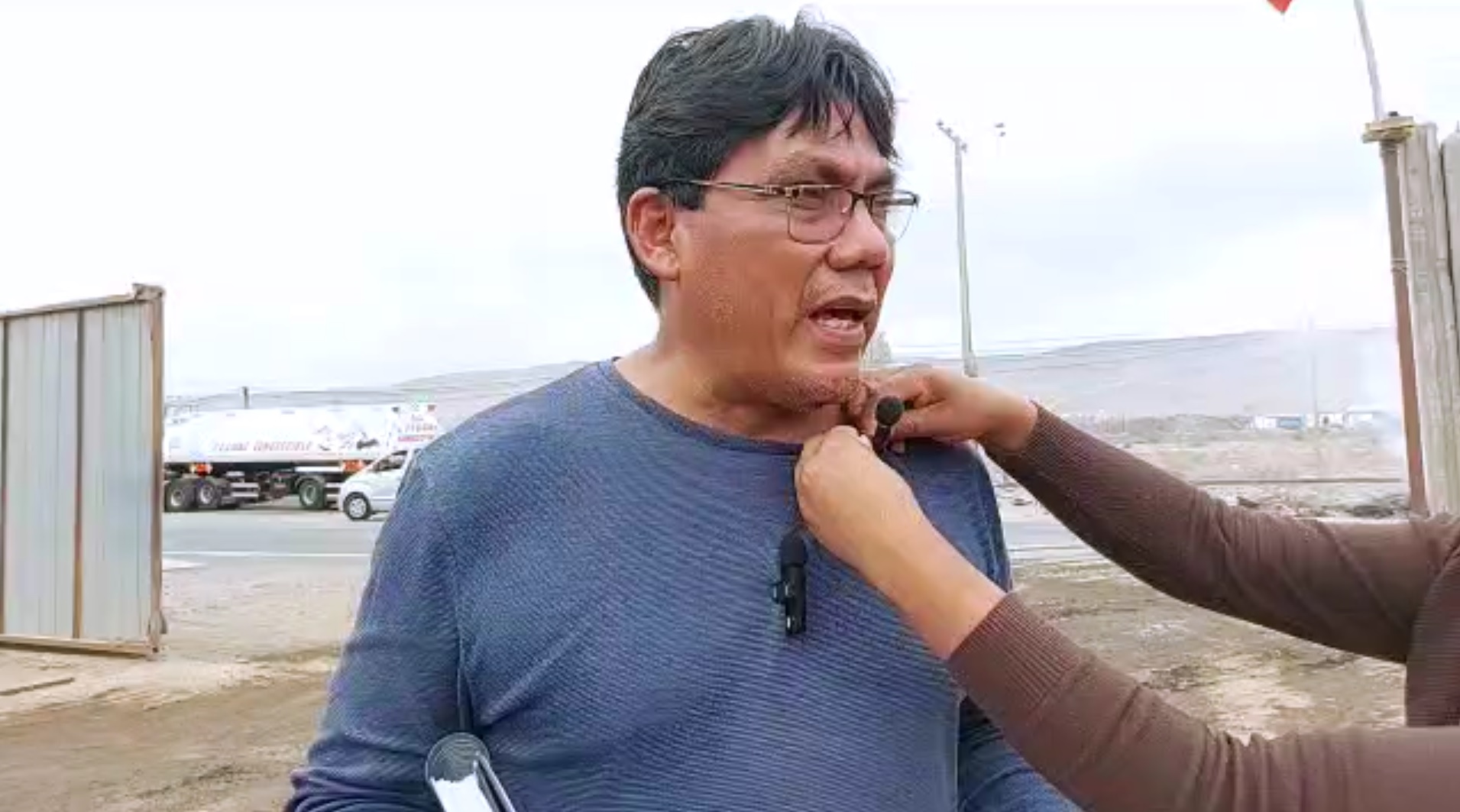 Cisterneros increpan al evista Héctor Arce en Arica: A este chorro (ladrón) para qué dejan entrar