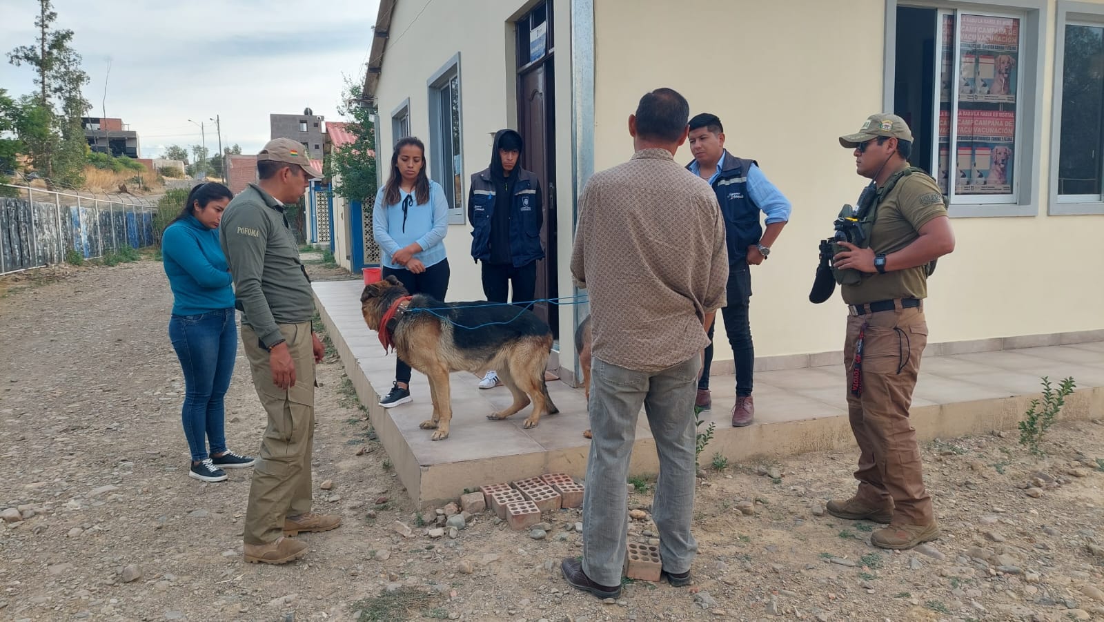 Cochabamba: Pofoma captura a hombre que amarró a sus canes a un vehículo en movimiento