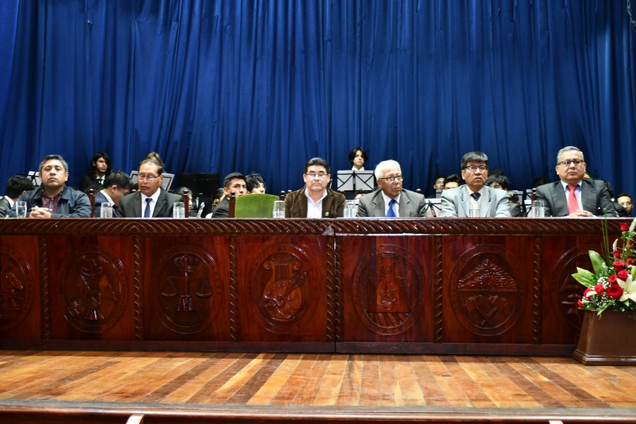 Acreditan calidad académica de las carreras de Enfermería y Veterinaria de 11 universidades