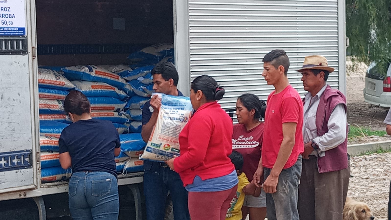 Camiones de Emapa venderán arroz este martes en ocho zonas de La Paz y El Alto