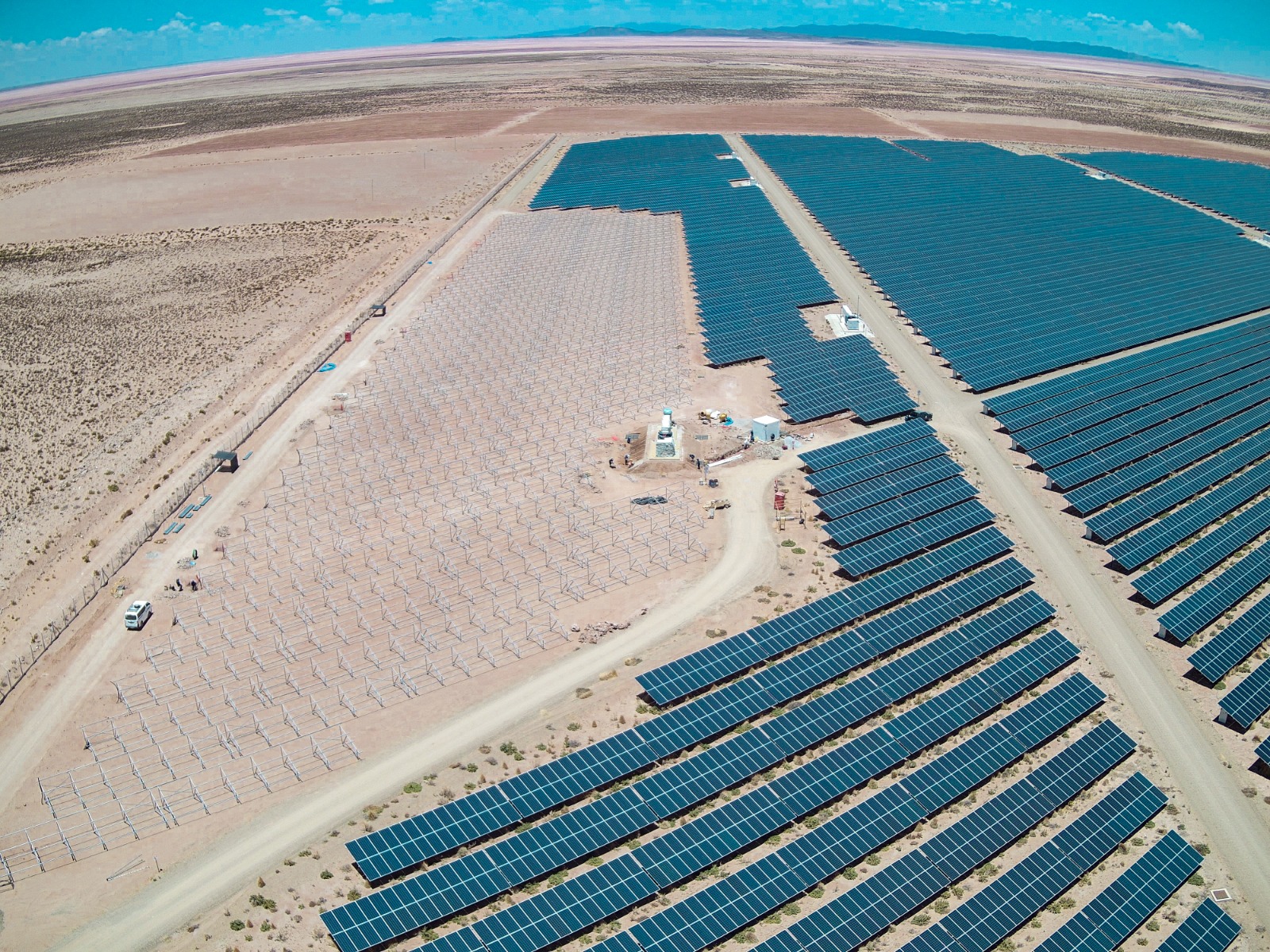 Ampliación de la Planta Solar Fotovoltaica en Uyuni alcanza al 50% de avance