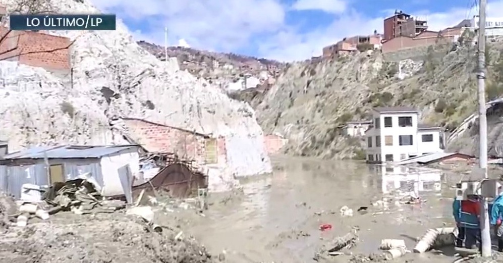 Reportan una menor desaparecida en la zona de desastre de Bajo Llojeta, militares especializados inician búsqueda