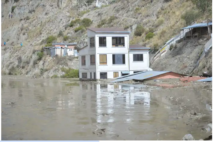 “Movimiento en masa” propició obstrucción del sistema pluvial del río Pasajahuira en Bajo Llojeta