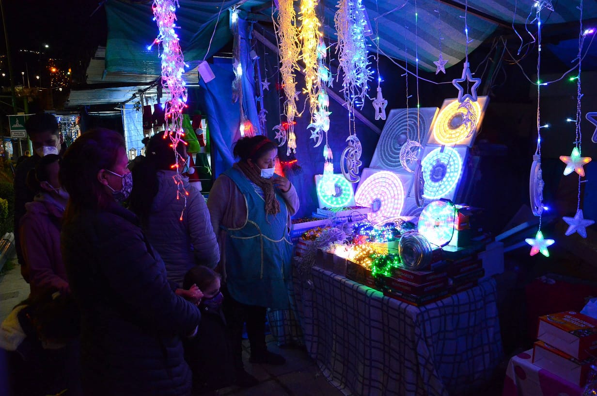 Comerciantes invitan a los paceños a visitar la Feria Navideña