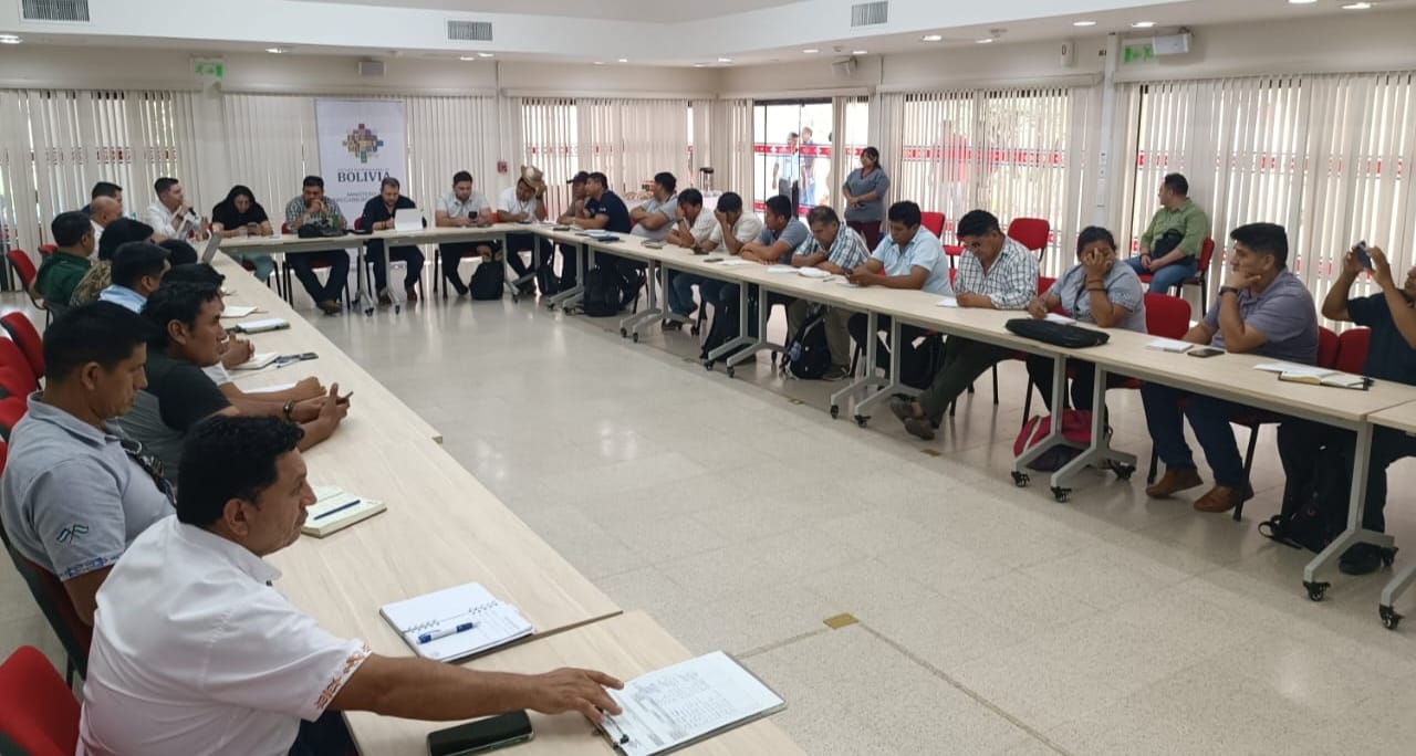 Gobierno y pequeños productores cruceños garantizan la siembra agrícola de verano 