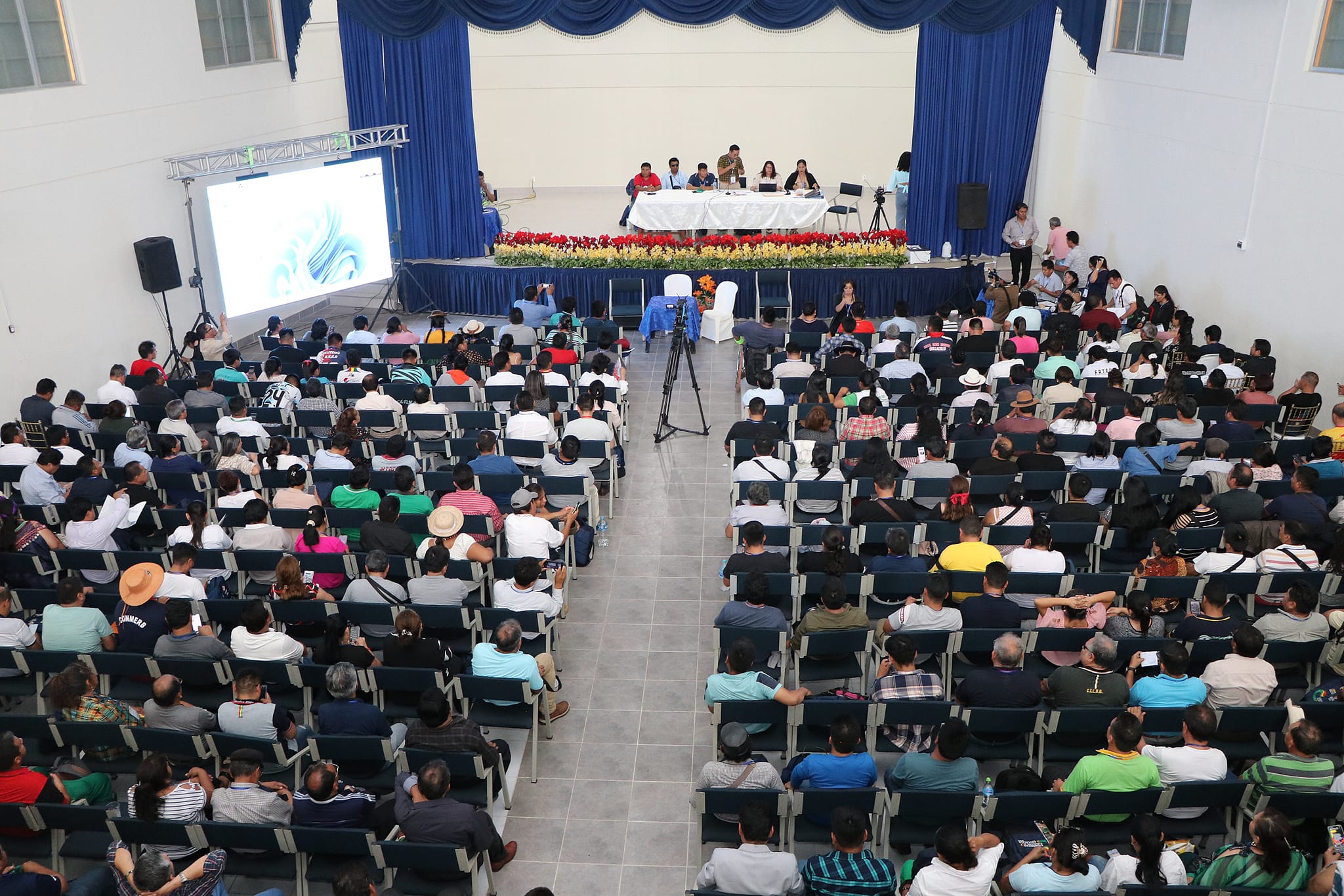 Congreso de Educación aprueba modificar la malla curricular y subir al 33% el presupuesto