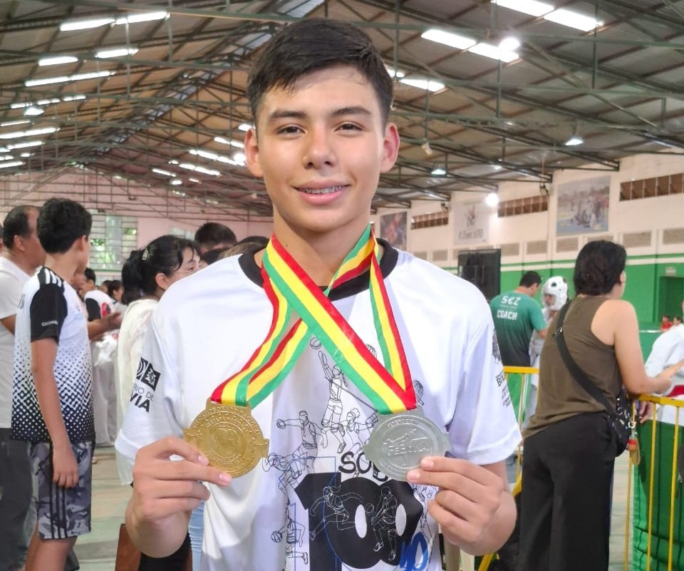 Riana Muñoz y Manuel Olguín conquistan medallas de oro en el XII Campeonato Nacional de Karate
