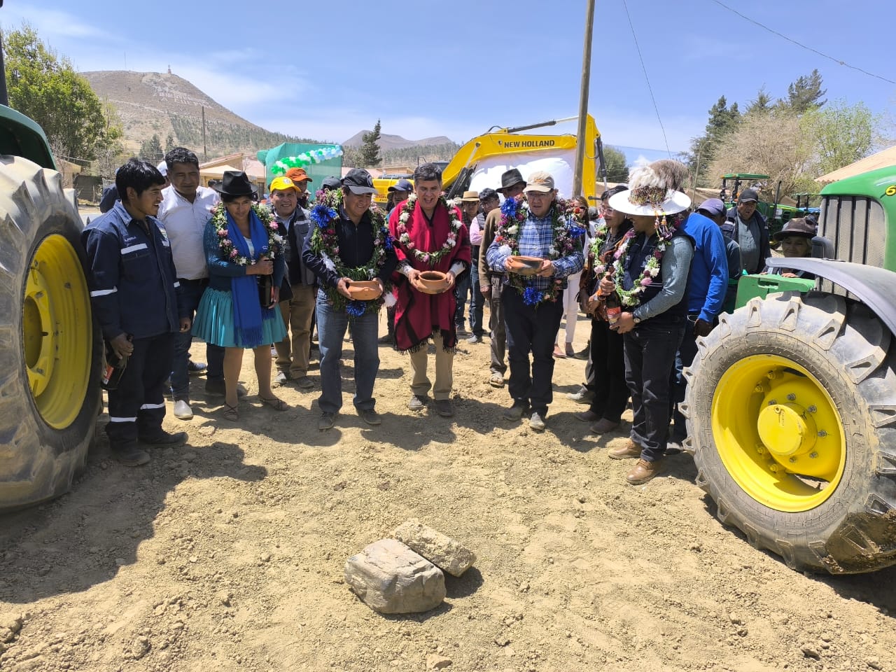 En Chuquisaca entregan maquinaria agrícola, plantines y sistema de riego por Bs 3,6 millones de inversión