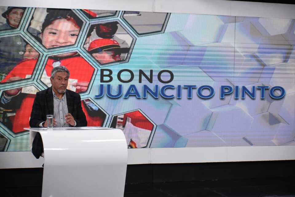 Educación garantiza pago del Bono Juancito Pinto ante amenaza de bloqueos
