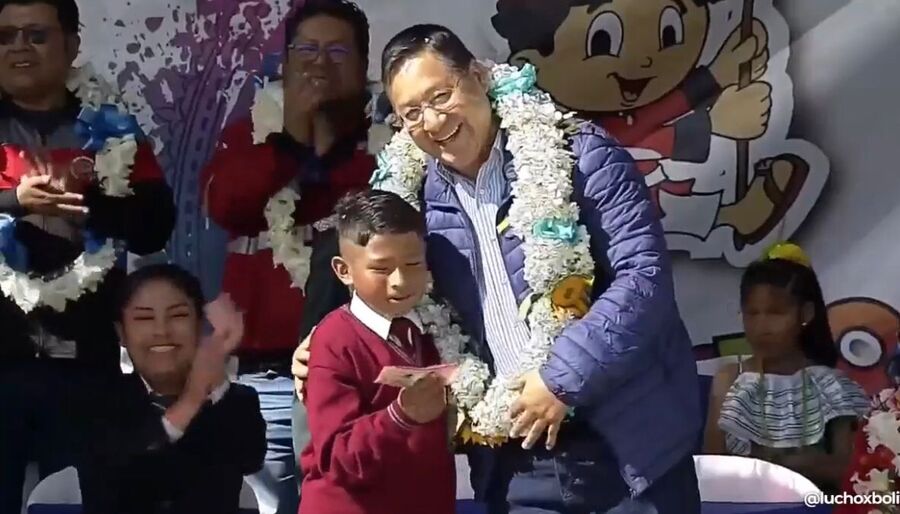 Inicia el pago del Bono Juancito Pinto 2024 y Arce resalta que los niños son “el mayor de los tesoros que tenemos”