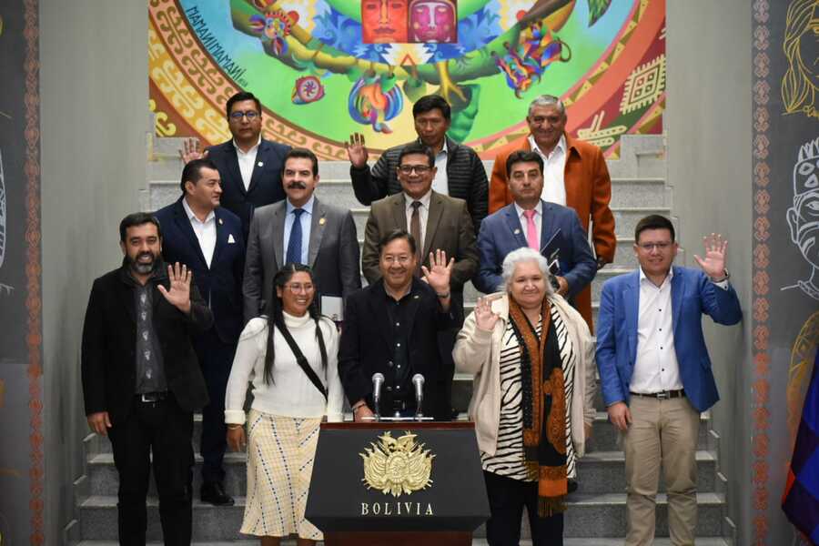 Presidente y alcaldes evalúan temas de gestión y economía