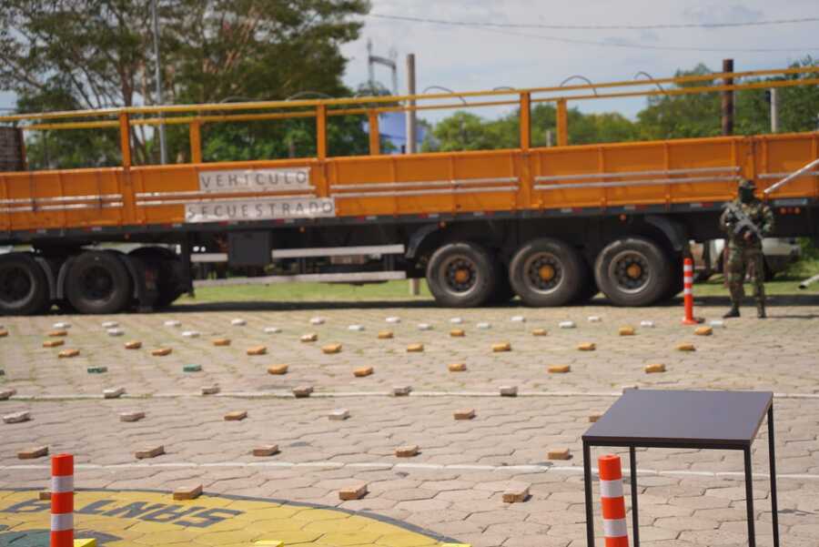 Afectan al narcotráfico en cerca de $us 1 millón y aprehenden a cuatro personas 