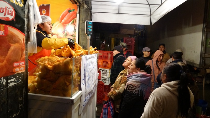 Vendedores al detalle señalan a mayoristas como principales especuladores de carne de pollo 