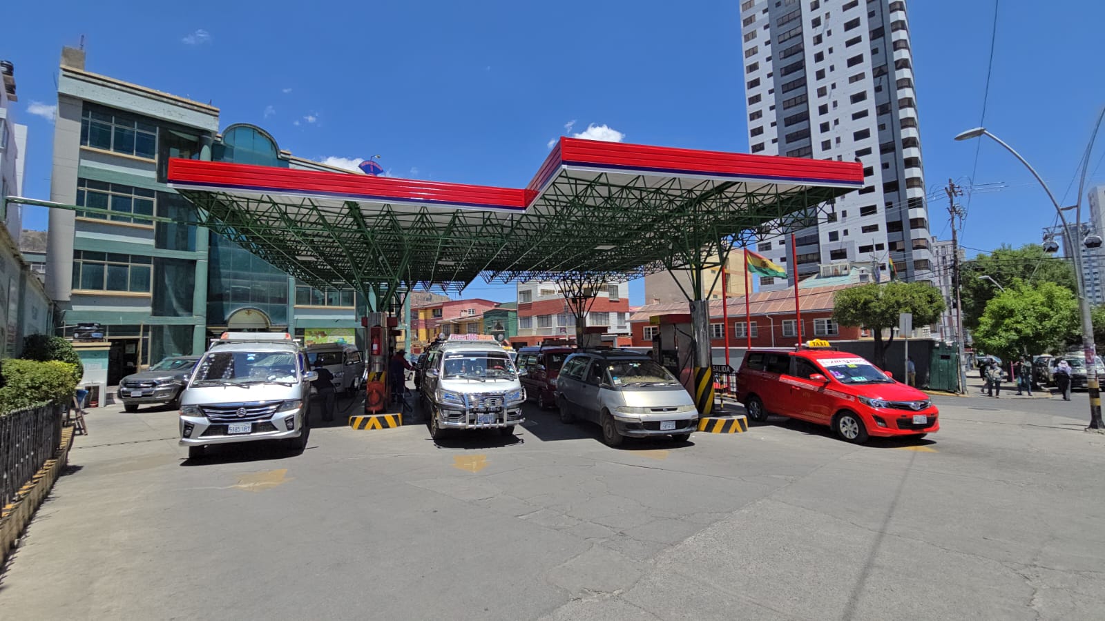 Habilitarán rutas alternas para abastecer de gasolina a todos los surtidores del país sin restricción