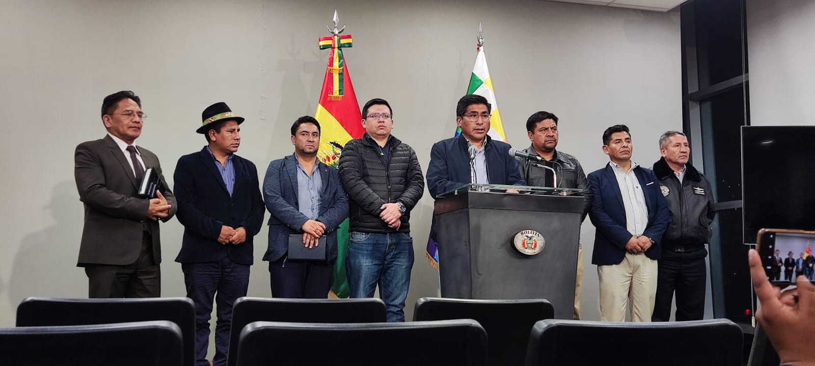 Puente aéreo trasladará a La Paz por día 118 toneladas de carne de pollo y 44 toneladas de carne de res