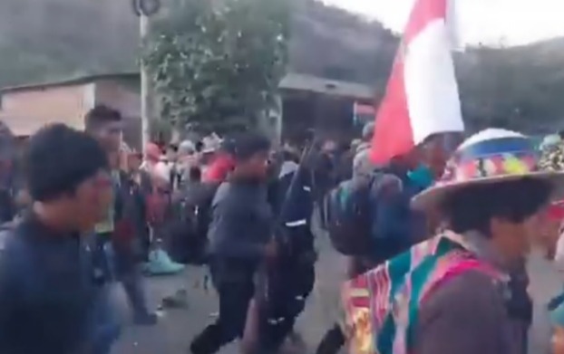 Bloqueador evista es captado con un arma de fuego en Parotani