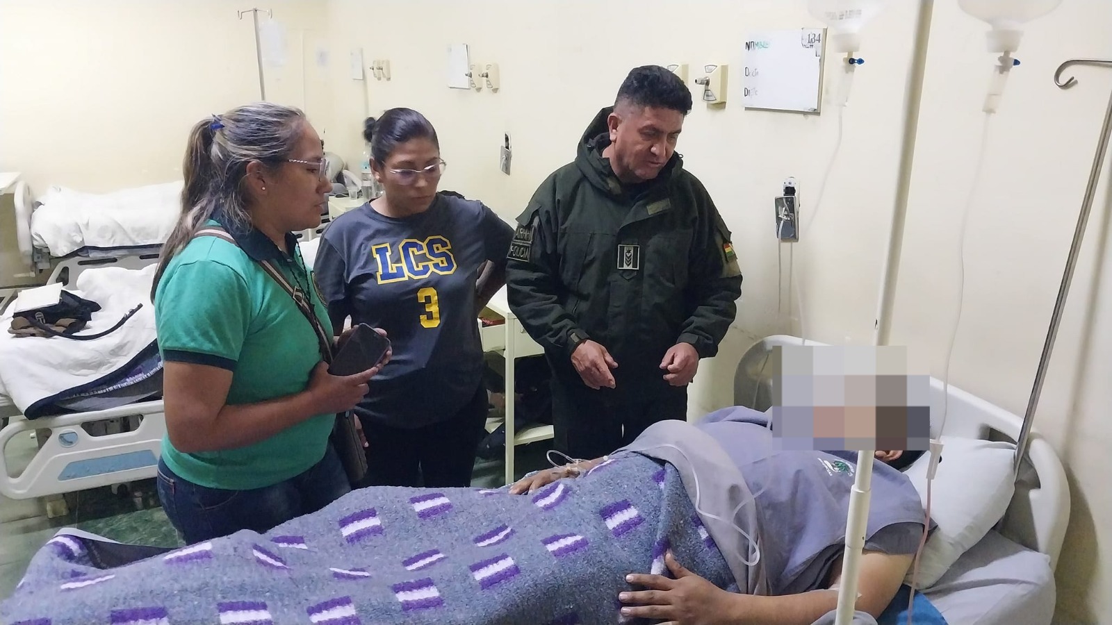 Cirujanos reconstruyen pierna del policía que fue herido en Parotani