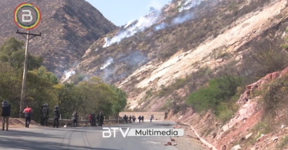 Policía habilita rutas en al menos 12 puntos de bloqueo y deja expeditas carreteras 