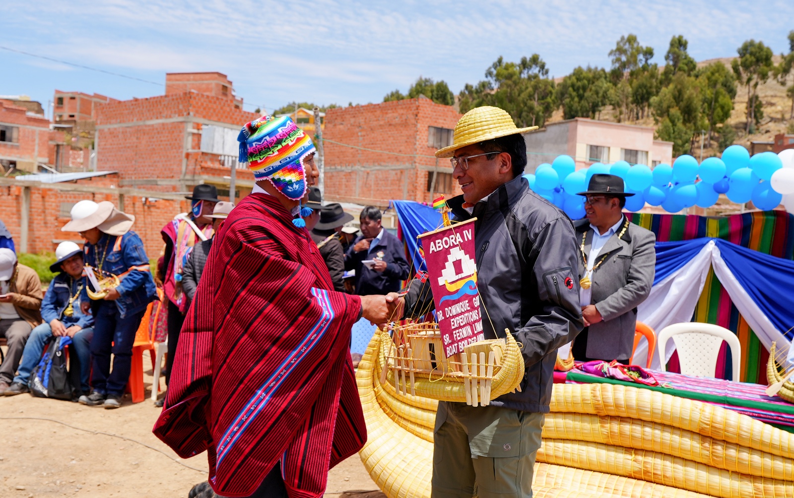Piden a habitantes de la isla Suriqui seguir produciendo balsas de totora y hacer conocer su cultura al mundo