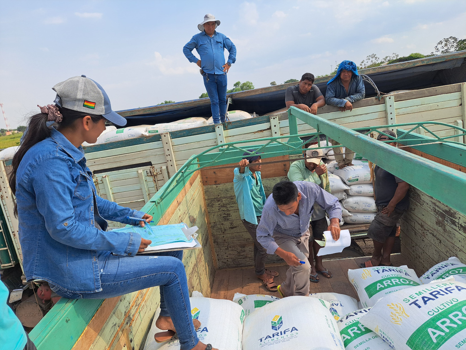 Emapa entrega 520 toneladas de semilla de arroz a pequeños y medianos productores de Santa Cruz