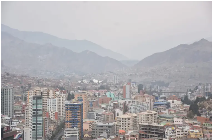 La Paz: Recomiendan tomar precauciones al viajar a los Yungas ante intensa humareda