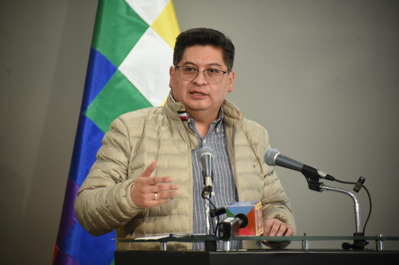 Aprueban decreto que permite a gobernaciones, municipios y empresas públicas concesionar obras