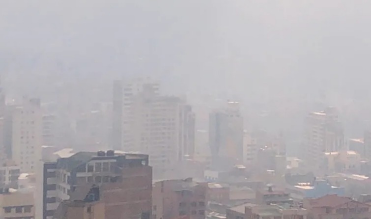 Recomiendan uso de barbijo en La Paz ante densa humareda que deja el aire “irrespirable”