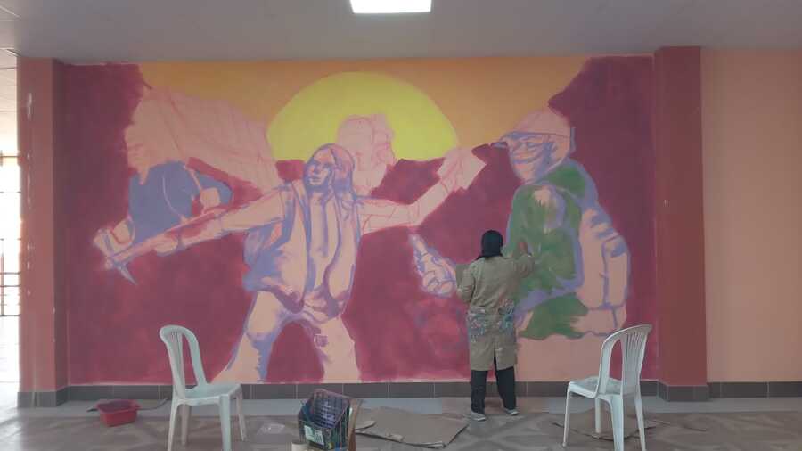 Rescatan en El Alto historia de personajes de los barrios en murales