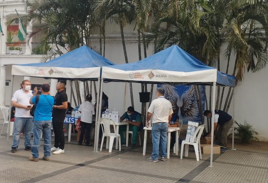 Brigadas médicas atenderán en 12 puntos de la ciudad de Santa Cruz a población afectada por humareda