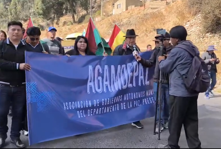 Agamdepaz participa de la multitudinaria marcha de la COB para exigir aprobación de créditos