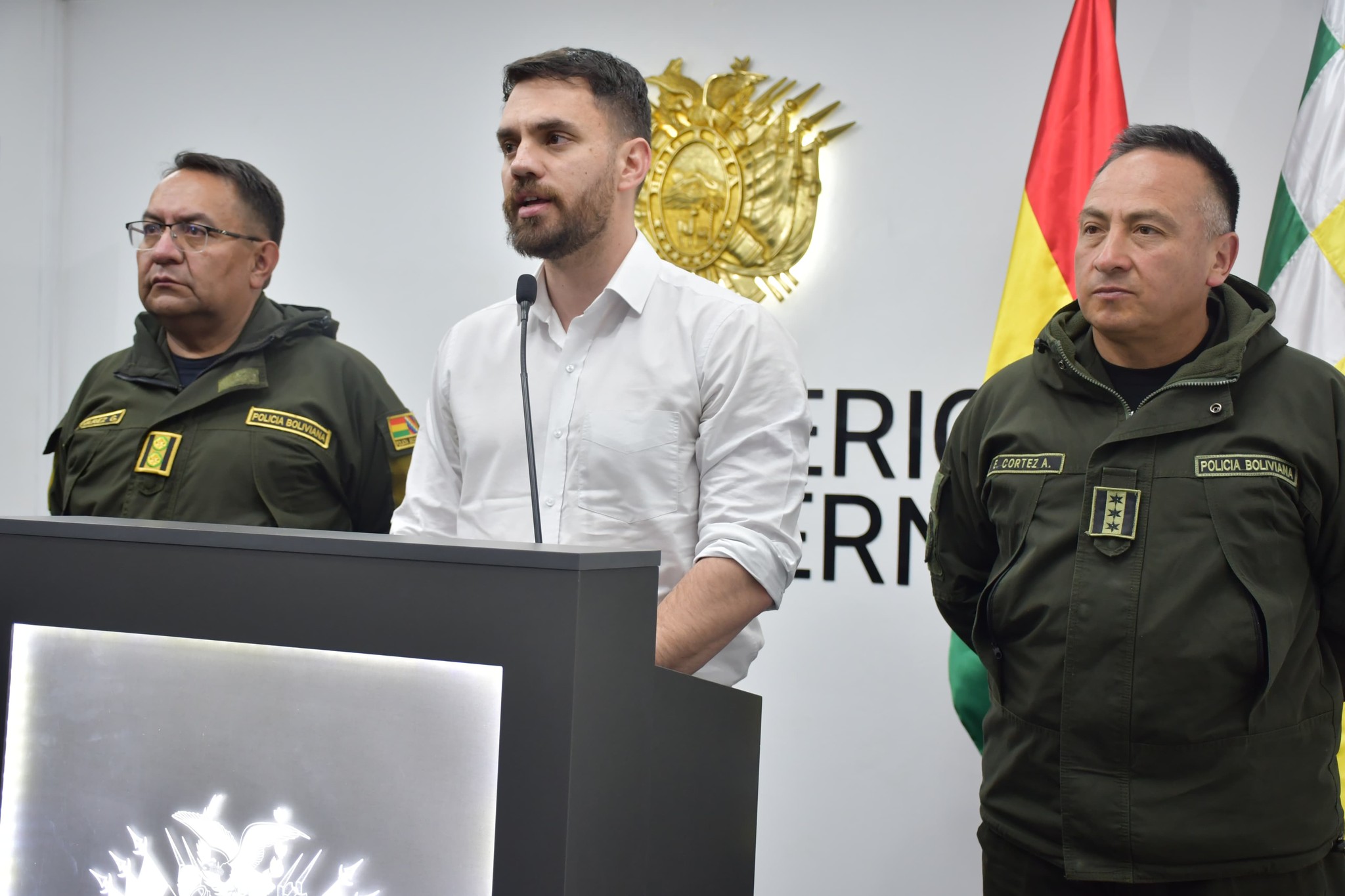 Unidades policiales recibirán donativos para apoyar a los bomberos que combaten los incendios