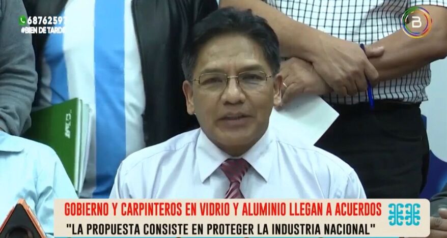 Gobierno y trabajadores en vidrio y aluminio acuerdan controlar precios de los insumos