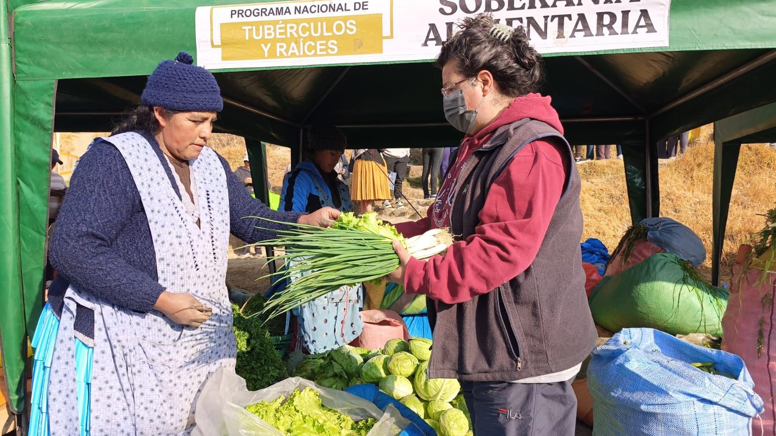 Feria “Del Campo a la olla” llega con variedad de alimentos a la plaza Villarroel en Miraflores