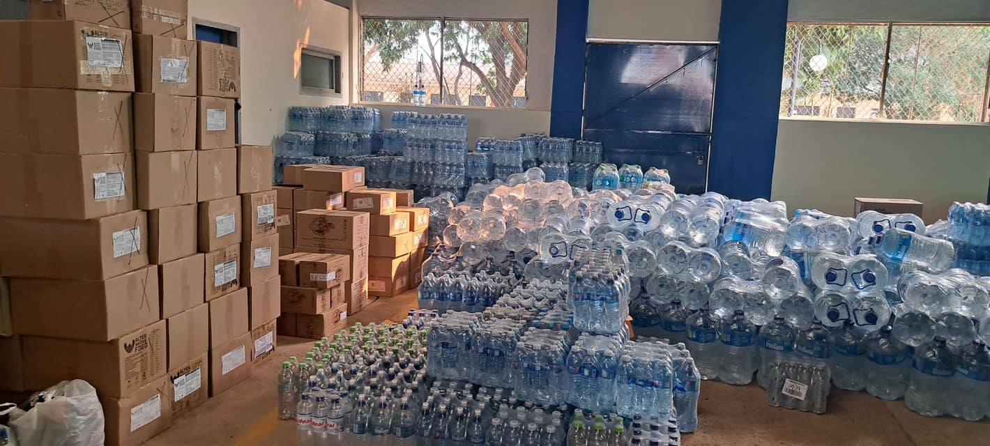 Entregan 23 toneladas de alimentos, agua y medicamentos para la lucha contra incendios en Santa Cruz