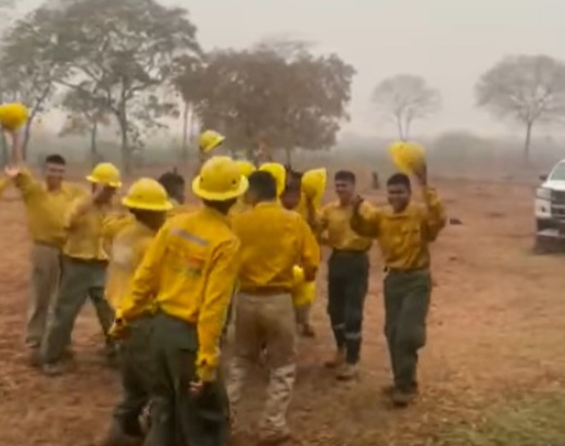 Lluvia en Santa Cruz, tras bombardeo de nubes, trae esperanzas para sofocar incendios 