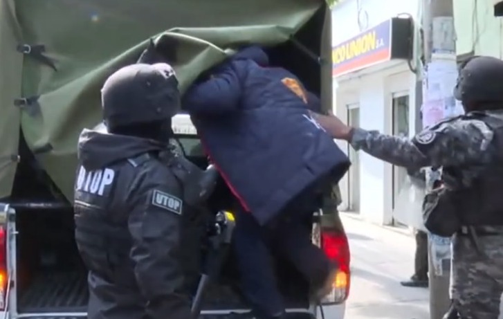 Aprehendidos en los bloqueos en la ruta La Paz – Copacabana son investigados por dos delitos