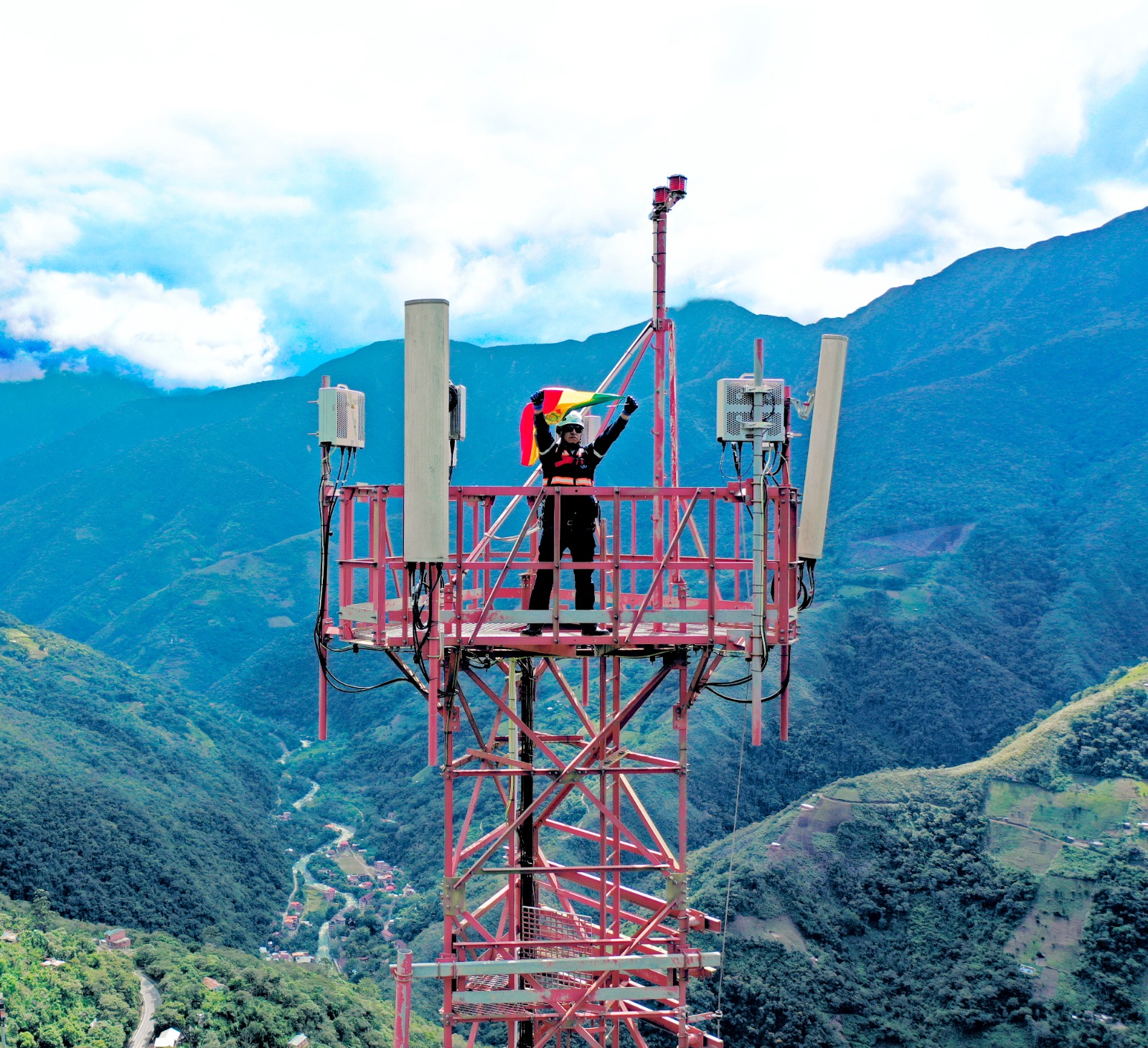 YPFB y Entel están entre las primeras empresas que más aportan al país