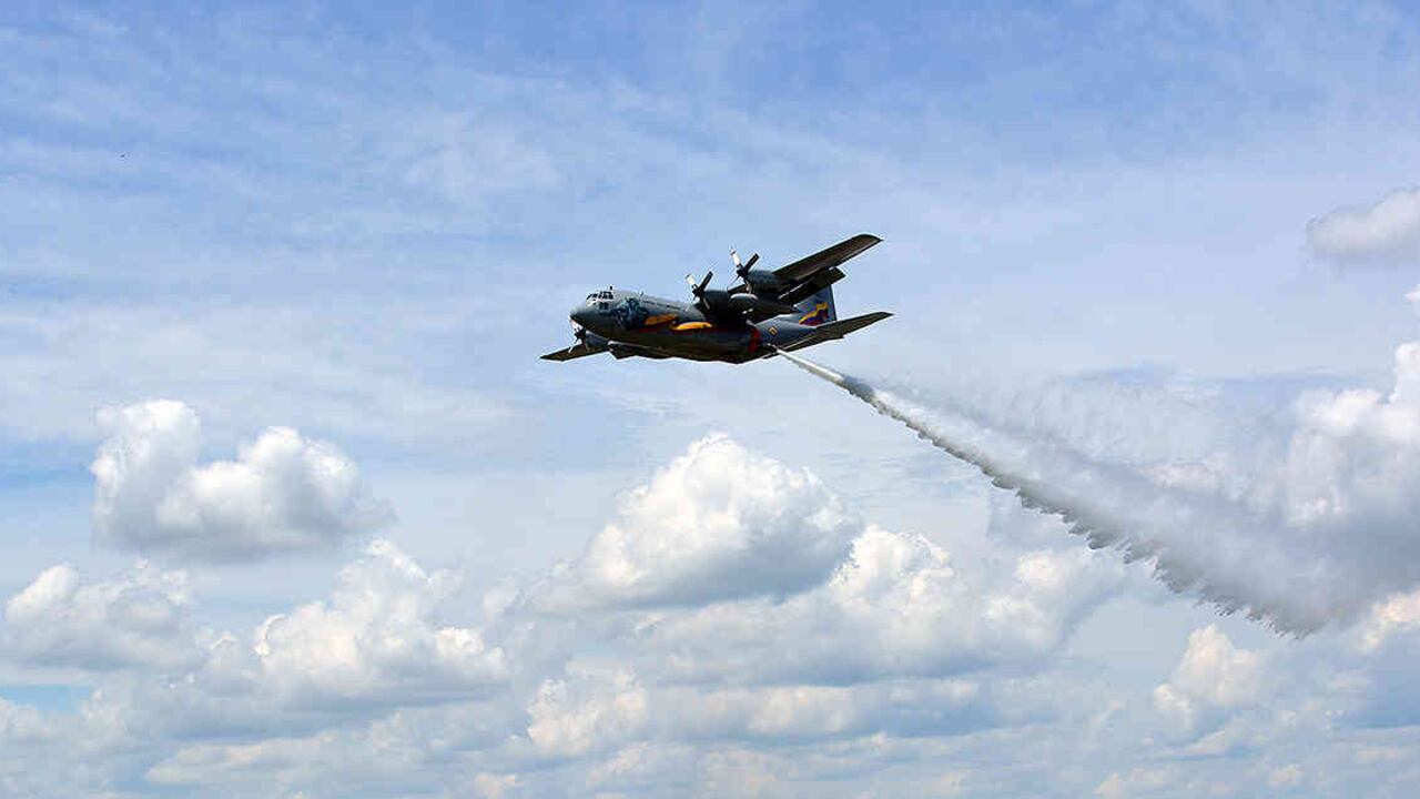 Confirman llegada del avión cisterna Electra, un helicóptero y 40 bomberos para sofocar incendios