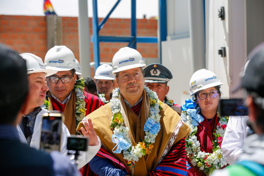 Arce asegura que su Gobierno no amenaza y que está dedicado a la gestión con obras 