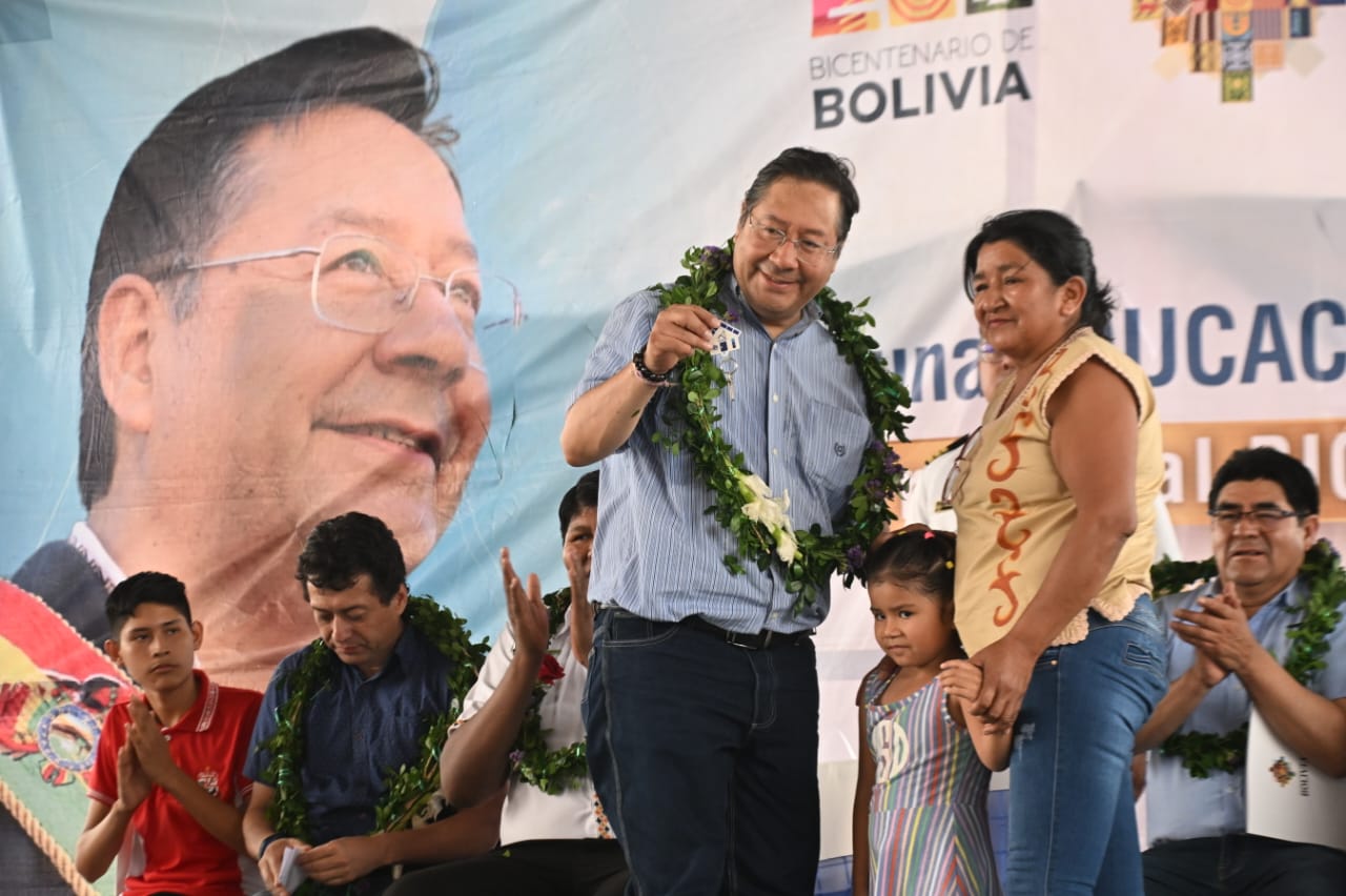 En San Ramón entregan escuela, sistema de agua, viviendas y enlosetado por más de Bs 12 millones 