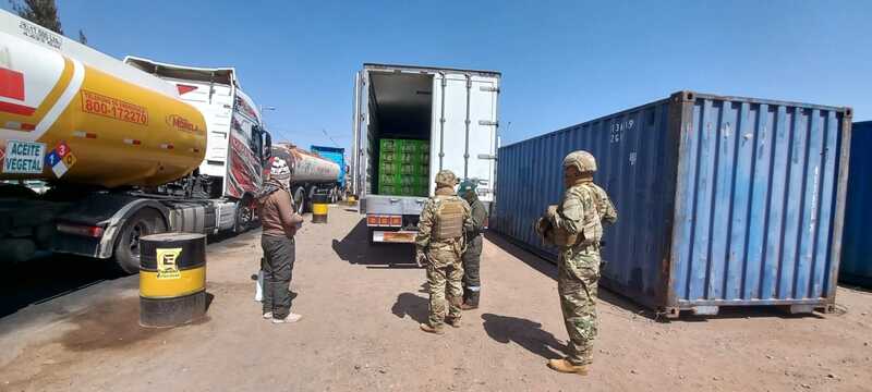 Comisan camiones con carne de pollo y diésel de contrabando valuados en Bs 200.000 en La Paz 
