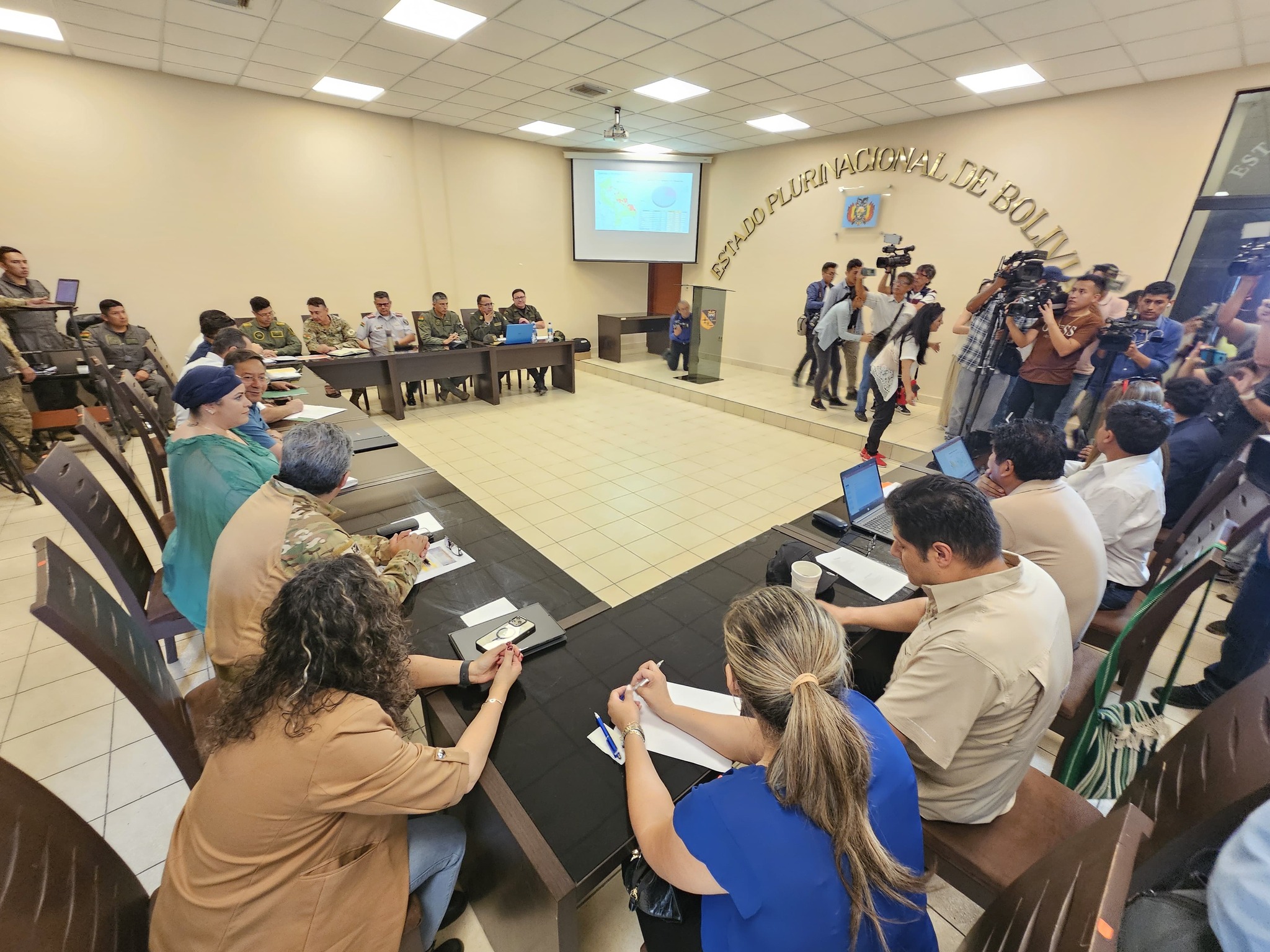 Reunión del presidente Luis Arce con el gobernador y alcaldes de Santa Cruz. Foto: MinDef.