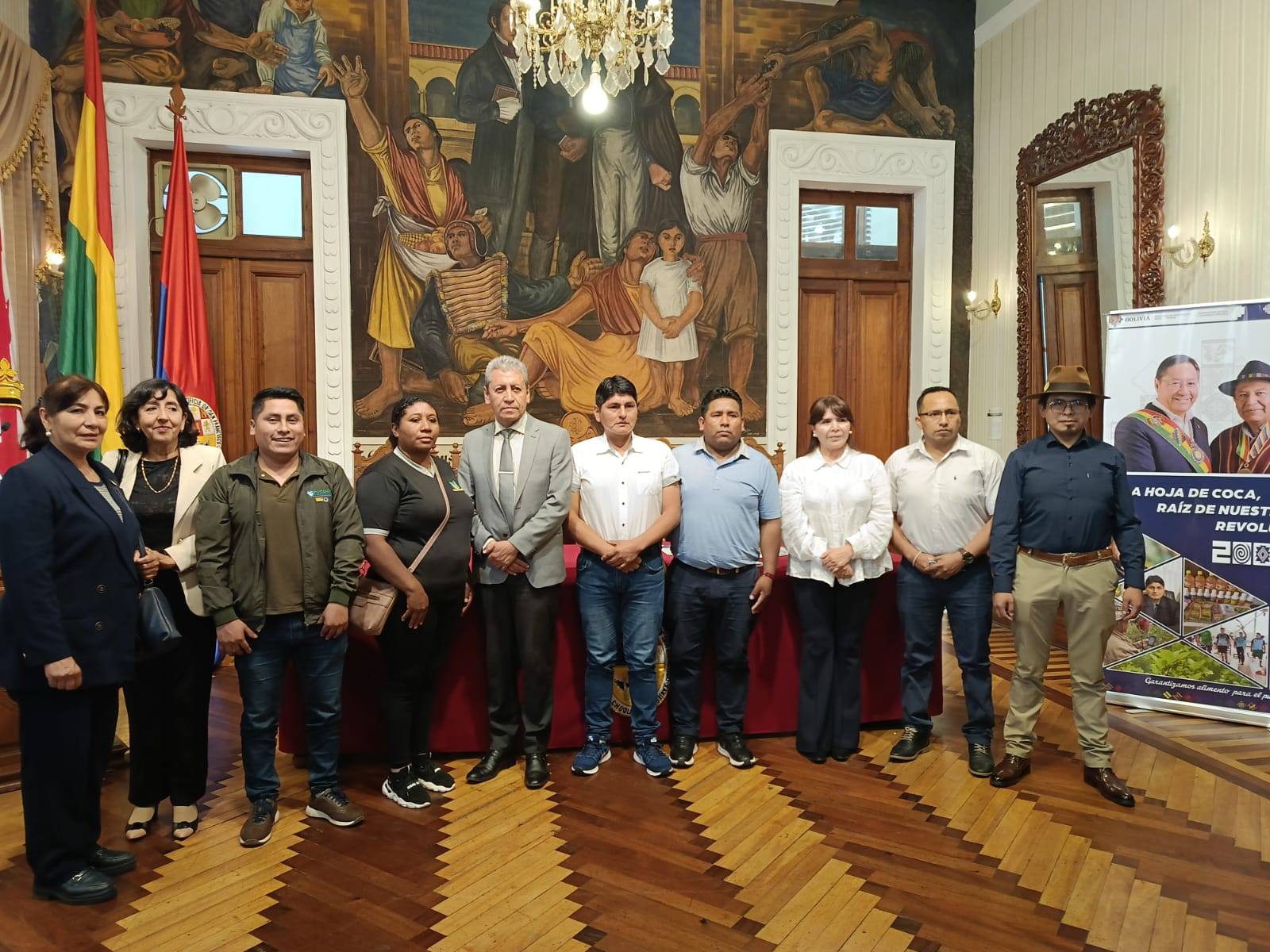 Firma del convenio entre el Viceministerio de Coca y Desarrollo Integral y la Universidad Mayor Real y Pontíficia de San Francisco Xavier de Chuquisaca. Foto: VCDI
